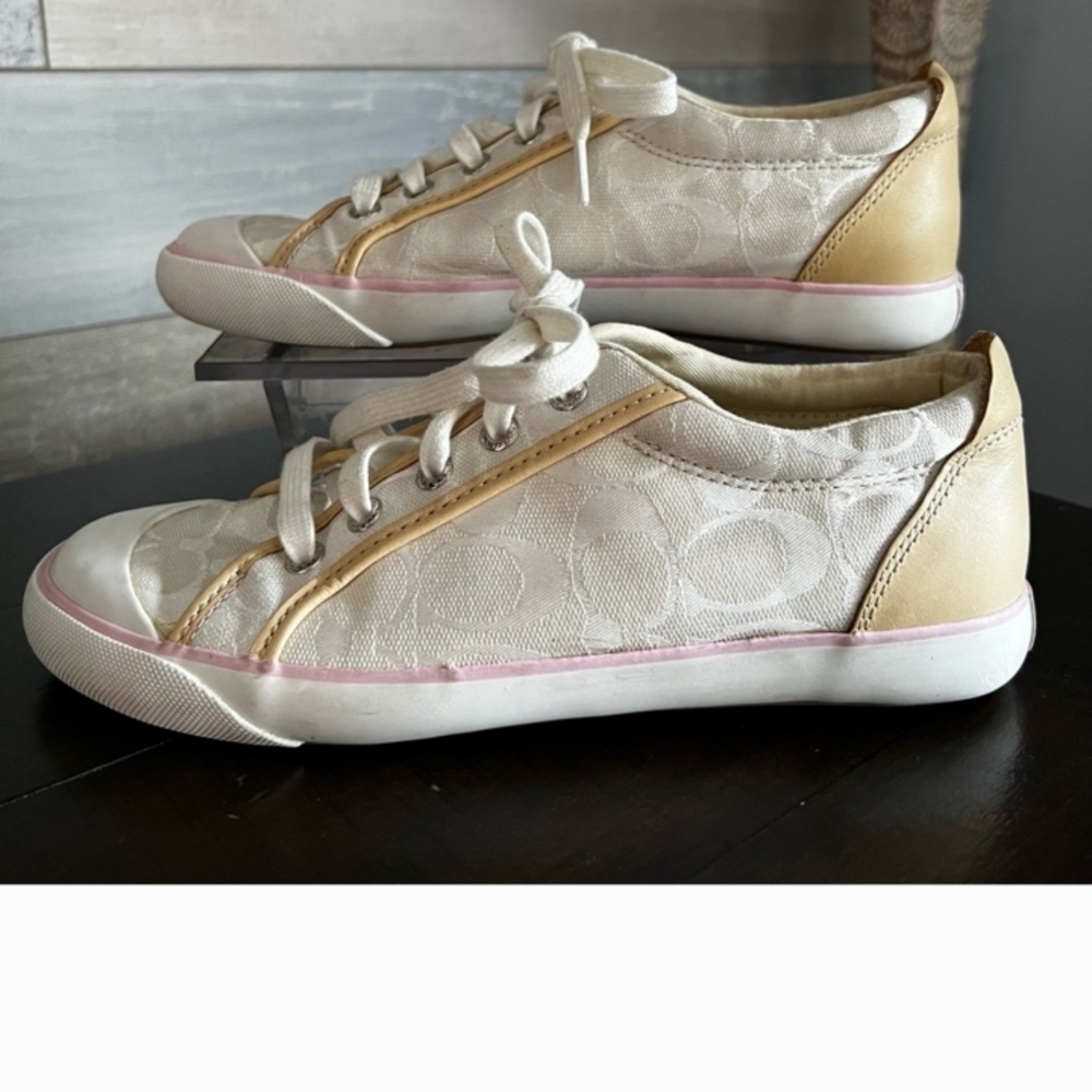 Coach Women's Cream and Tan Sneakers